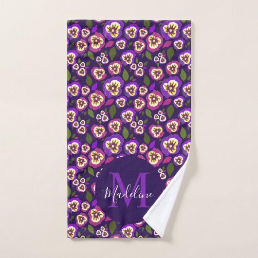 Elegant Floral Pansies Pattern Paars Monogram Bad Handdoek (Handdoek)
