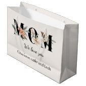 Elegant Floral Personalized Mom Gift Bag Groot Cadeauzakje (Voorkant Gekanteld)