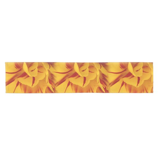 Elegant Floral Red en Gold Monsella Tulips Korte Tafelloper (Horizontaal)