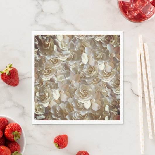 Elegant Floral Roos Petal Pattern Servet (Insitu)