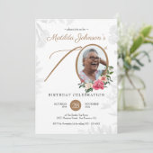 Elegant Floral Script Custom Photo 70th Birthday Kaart (Staand voorkant)