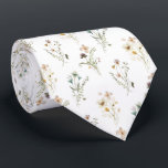 Elegant Floral Stropdas<br><div class="desc">Elegant Floral stropdas. Deze elegante stropdas is voorzien van een patroon van prachtige,  met de hand geschilderde waterverf,  lichtroze,  stoffig blauw,  geel met een veer,  en sage groene,  delicate geperste  wilde bloemen op een witte achtergrond die perfect is voor een tuinbruiloft! Zoek overeenkomende objecten in het Collectie Wildflower Wedding.</div>