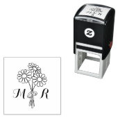 Elegant Floral White Daisies Monogram Wedding Zelfinktende Stempel (In situ)