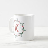 Elegant Floral Wreator Monogram Initiaal Kerstmis Koffiemok (Voorkant links)