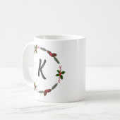 Elegant Floral Wreator Monogram Initiaal Kerstmis Koffiemok (Voorkant links)