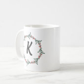 Elegant Floral Wreator Monogram Initiaal Kerstmis Koffiemok (Voorkant links)