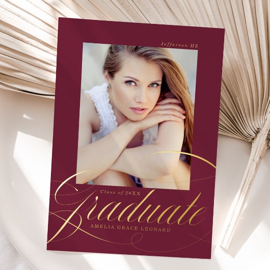 Elegant Folie Script Maroon Afstuderen Aankondigin Uitnodiging