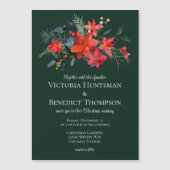 Elegant Forest Green Red Floral kerstbruiloft Magnetische Uitnodiging (Voorkant)