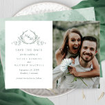 Elegant Foto Green Monogram Wedding Save The Date<br><div class="desc">Maak je trouwdatum bekend met deze opvallende bruiloft, behalve de datumkaart met twee secties op de voorkant, naar de linkse voortreffelijke hand getekend botanisch monogram dat elegant stellende initialen van paren in groene tinten met je namen en trouwdatum en locatie details, en naar rechts met een sectie voor je foto....</div>
