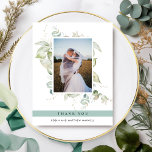 Elegant Foto Greenery Wedding, Green Bedankkaart<br><div class="desc">Elegant foto's bruiloft bedankt je platte kaart met de voortreffelijke waterverf greenery die je afbeelding laat zien. Groene streep toont je dankjewel. Terug met een prachtig groen monogram met koppels initialen. Mogelijkheid om kaarten met je eigen gedrukte bericht op de achterzijde te ontvangen of om ons bericht te wissen en...</div>