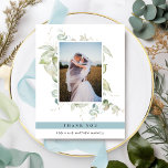 Elegant Foto Greenery Wedding, Mist Blue Bedankkaart<br><div class="desc">Elegant foto's bruiloft bedankt je platte kaart met de voortreffelijke waterverf greenery die je afbeelding laat zien. Mist blauwe streep die je laat zien bedankt. Terug met een prachtig groen monogram met koppels initialen. Mogelijkheid om kaarten met je eigen gedrukte bericht op de achterzijde te ontvangen of om ons bericht...</div>