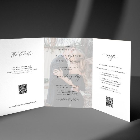 Elegant foto moderne bruiloft RSVP details QR code Drieluik Uitnodiging