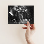 Elegant foto slaat de datum op magnetische uitnodiging<br><div class="desc">Deze klassieke en elegante bewaarder de datum magnetische aankondigingskaart kenmerkt twee van uw favoriete persoonlijke foto's,  met moderne witte decoratieve typografie.</div>