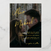 Elegant foto zwart goud echte folie script bruilof uitnodiging (Voorkant)