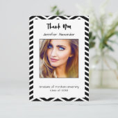 Elegant fotokalligrafie wit chevron afstuderen bedankkaart (Staand voorkant)