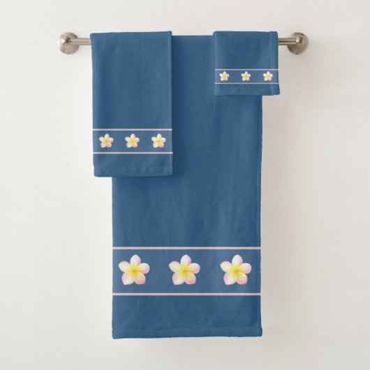 Elegant Frangipani Plumeria Flowers on Award Blue Bad Handdoek (Insitu)