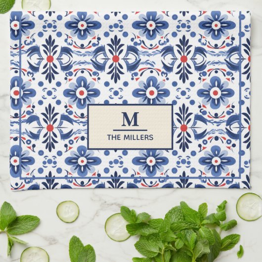 Elegant Frans Land met Blauwe Bloemen Monogram Theedoek (Gevouwen)