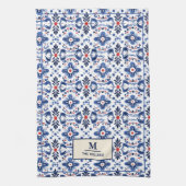 Elegant Frans Land met Blauwe Bloemen Monogram Theedoek (Verticaal)