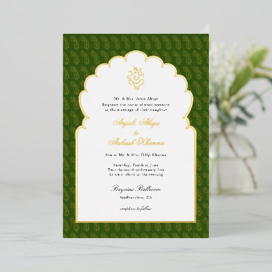 Elegant Ganesh Indische bruiloft Donkergroen en go Folie Uitnodiging (Staand Voorkant)