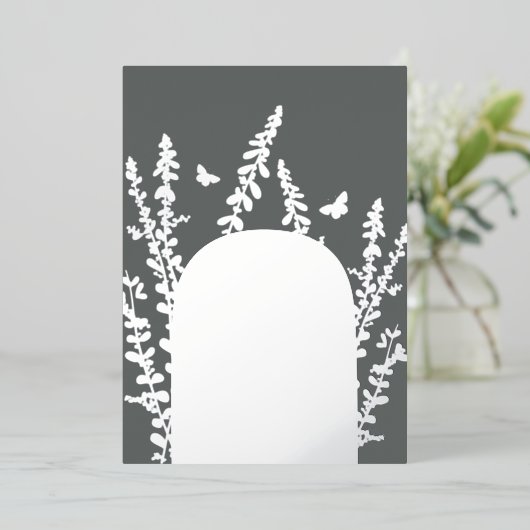 Elegant Garden Leaves en Butterflies Wedding Folie Uitnodiging (Staand Voorkant)