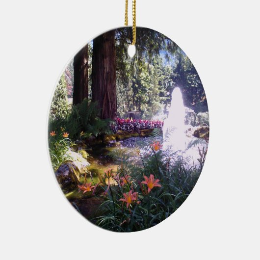 Elegant Garden Scene met waterfontein Keramisch Ornament (Rechts)