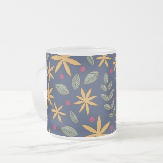 Elegant geel bloemmotief op blauw matglas koffiemok (Voorkant links)