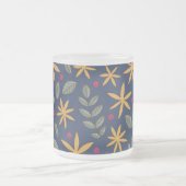 Elegant geel bloemmotief op blauw matglas koffiemok (Center)