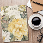 Elegant Geel en Wit Bloemen Monogram iPad Air Cover<br><div class="desc">Deze gepersonaliseerde iPad hoes heeft een tijdloos geel en wit bloemenpatroon,  dat doet denken aan een charmante landschapstuin. De delicate bloei en zachte tinten roepen een gevoel van rust op,  waardoor het een mooie toevoeging is aan je tablet.</div>