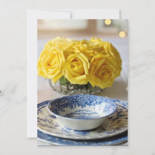 Elegant Geel met Rozen Pasen Uitnodiging (Achterkant)