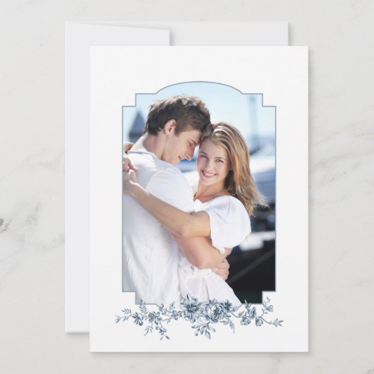 Elegant gegraveerd Frans Blauw Bloemen Toile Save The Date (Achterkant)