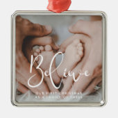 Elegant Geloof Eerste Kerstmis als een gezin van 3 Metalen Ornament (Voorkant)