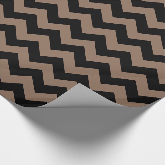 Elegant Geometric Black en Brown Chevron Pattern Cadeaupapier (Hoek)