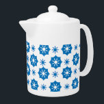 Elegant geometrisch Floral blauw en wit patroon Theepot<br><div class="desc">Moderne theepot met stijlvol elegant geometrisch bloemblauw en wit patroon. Deze blik kan plaatsen gaan en kan gemakkelijk in vele verschillende stijlen voor uw huis met inbegrip van landbouwhuis,  ontspannen en informeel,  of koekje worden opgenomen. Overeenkomende objecten zijn beschikbaar. Soortgelijke design zijn ook beschikbaar.</div>