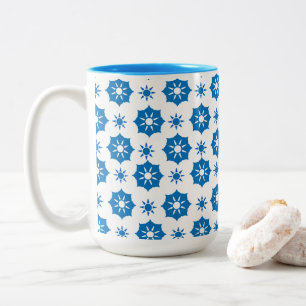 Elegant geometrisch Floral blauw en wit patroon Tweekleurige Koffiemok