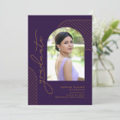 Elegant geometrisch Paarse gouden Afstuderen Aankondiging (Staand voorkant)