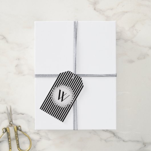Elegant gepersonaliseerd monogram en zwarte strepe cadeaulabel (Met Touw)