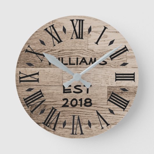Elegant gepersonaliseerd Rustisch Licht Hout Ronde Klok (Voorkant)