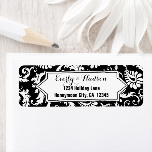 Elegant gepersonaliseerd zwart-wit bloemendamask etiket (Insitu)