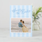 Elegant gestreept pastelblauw script Sla de datum  Save The Date (Staand voorkant)