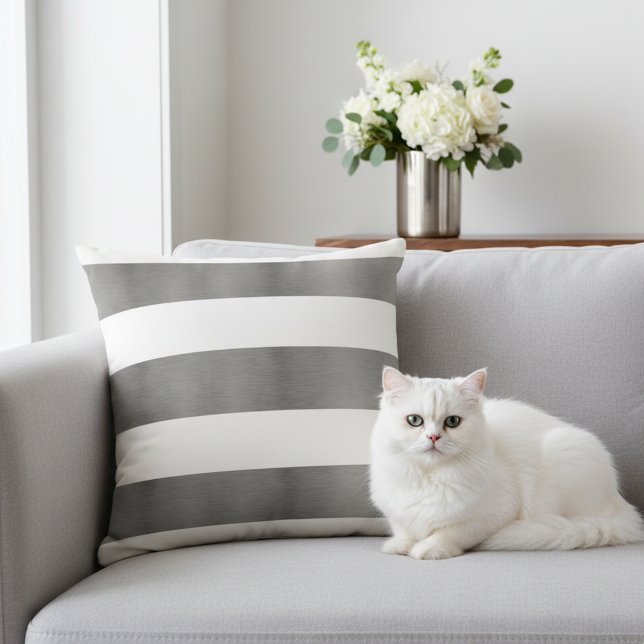 Elegant Gestreept Wit en Faux Metallic Zilver Kussen (Decorative white and silver gray throw pillow.)