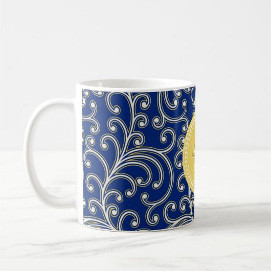Elegant girale koninklijk blauw bloemmonogram koffiemok (Links)