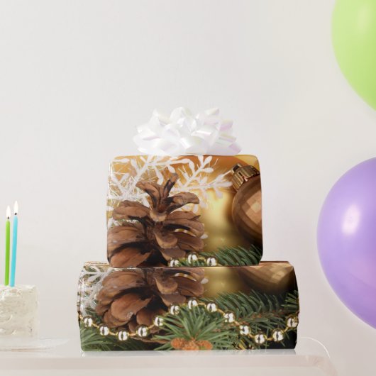 Elegant Gold Balls, Pinecones, Snowflake Cadeaupapier (Feestgeschenken)