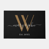 Elegant Gold Black Names Script Monogram Weddensch Deurmat (Voorkant)