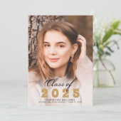 Elegant Gold Black Script Foto 2025 Afstuderen Aankondiging (Staand voorkant)