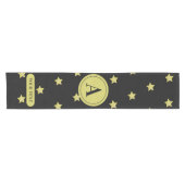 Elegant Gold & Black Star Pattern Monogram Korte Tafelloper (Horizontaal)