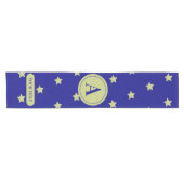 Elegant Gold & Blue Star Pattern Monogram Korte Tafelloper (Horizontaal)