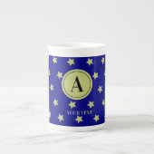 Elegant Gold & Blue Star Pattern Monogram Porselein Kop (Voorkant)