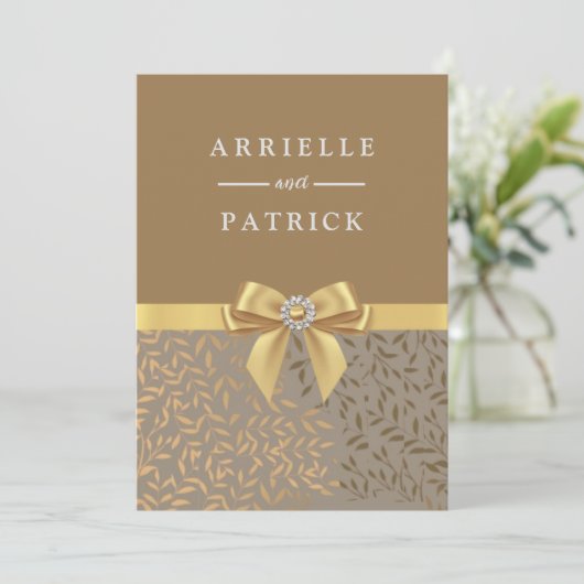 Elegant Gold Bow Golden Leaf Wedding Uitnodiging (Staand voorkant)
