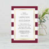 Elegant Gold Burgundy en White Striped Wedding Kaart (Staand voorkant)