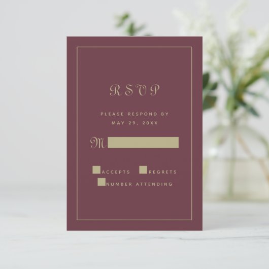 Elegant Gold Burgundy Script Weddenschap RSVP Kaartje (Staand voorkant)